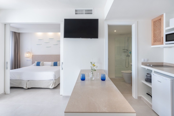 Select apartment with pool view Carema Beach Menorca