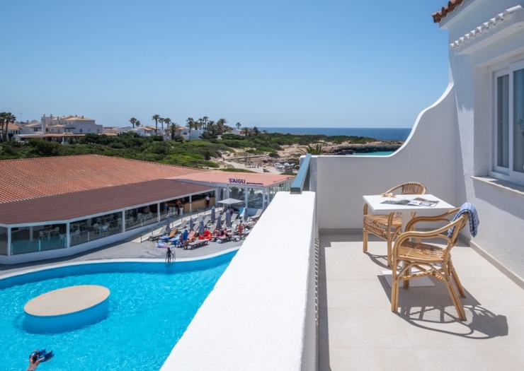 Doppelstudio vista piscina Carema Beach Menorca