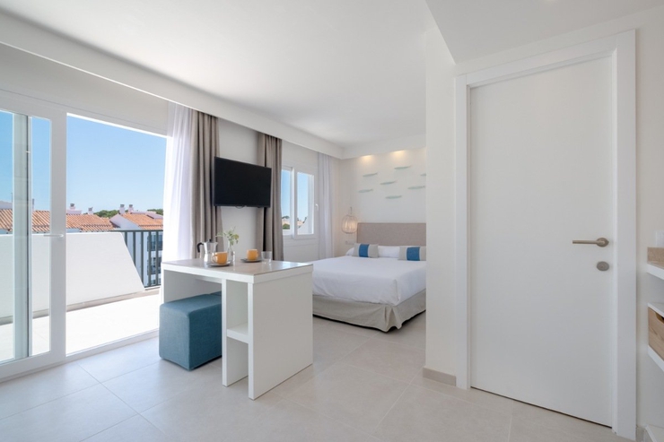 Select studio with side sea view Carema Beach Menorca