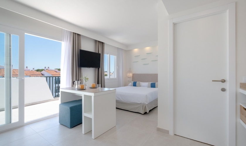 Select studio with sea view Carema Beach Menorca****