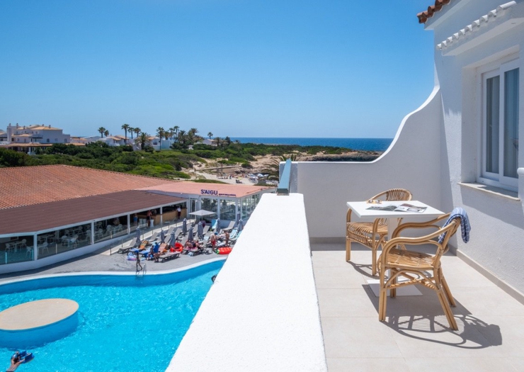 Apartment vista piscina Carema Beach Menorca