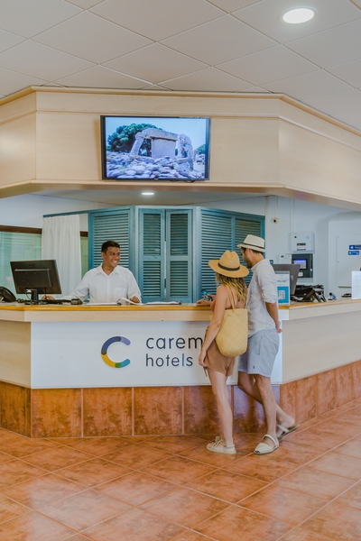 Recepción 24 horas Carema Club Resort**** Menorca